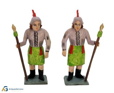 Grulich nativity figure- " 2 Gatekeeper "  (7 cm)