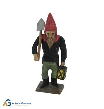 Grulich Gnome with latern / spade