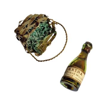 Basket with bottle of champagne, around 1920