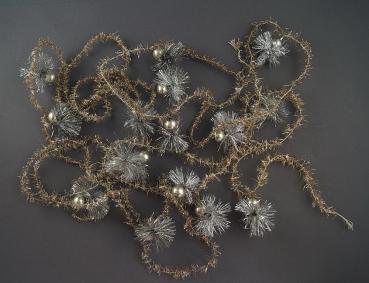 4 gold-colored Tinsel Garlands with silver Beads / Tinsel, ca. 420 cm