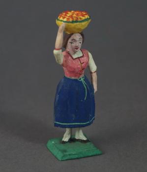 Grulicher Krippenfigur " Gabenbringer mit Früchten ", um 1900  (7 cm)