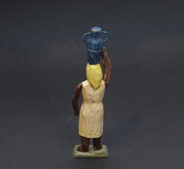 Grulicher Krippenfigur " Afrikanerin mit Amphore "  (7 cm)