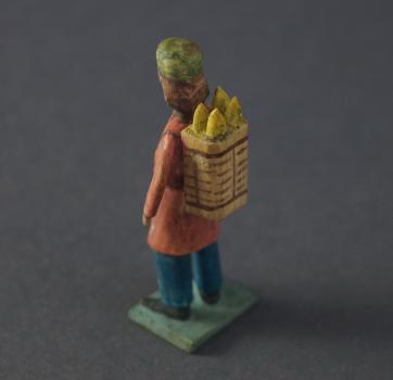 Grulich nativity figure "Man with pannier"  (5 cm)