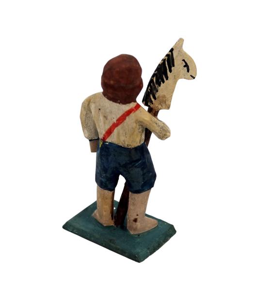 Grulicher Krippenfigur " Junge mit Steckenpferd " (7 cm)