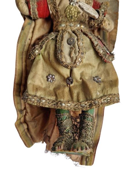 Prächtig gekleidete Krippenfigur / Engel um 1800