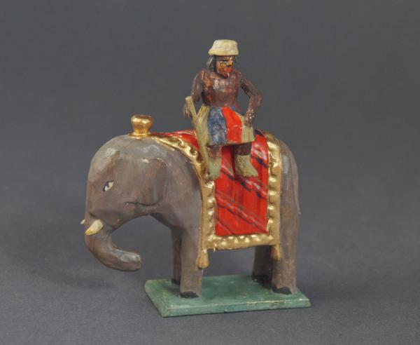 Grulicher Krippenfigur "Elefant mit Treiber" (5 cm)