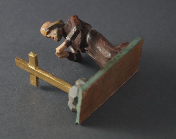 Grulich nativity figure - "Praying Monk"  (7 cm)