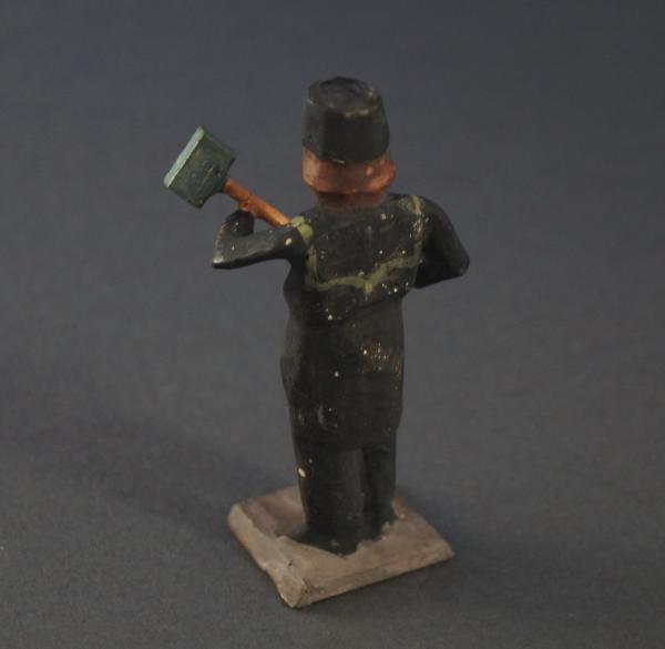 Grulich nativity figure  "Mineworker with hammer " (7 cm)