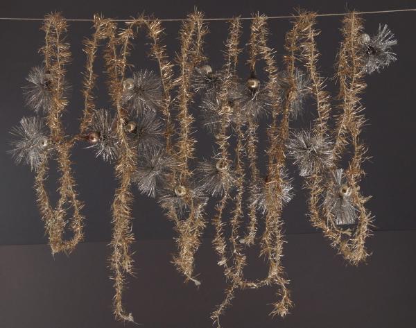 4 gold-colored Tinsel Garlands with silver Beads / Tinsel, ca. 500 cm