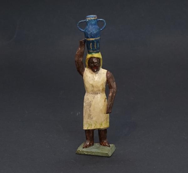 Grulicher Krippenfigur " Afrikanerin mit Amphore "  (7 cm)