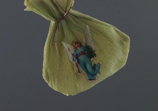 Candy Bag aus Krepppapier mit Engel Oblate ~ 1920